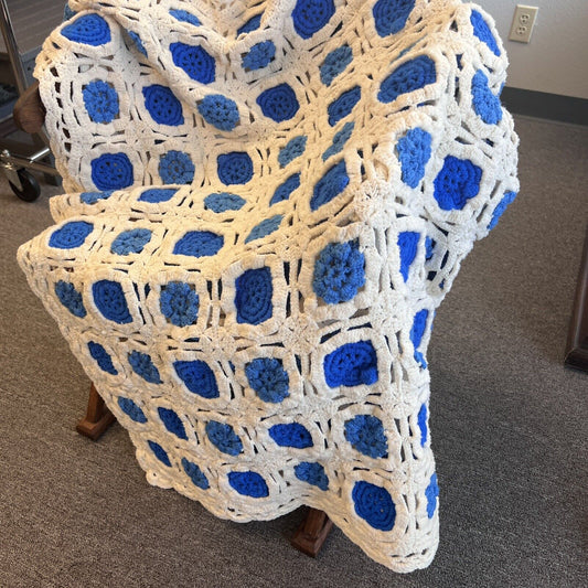 Crochet 3D Rose Granny Square Throw White Blue 56x44