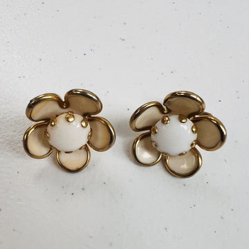 Vintage  flower screw back earrings