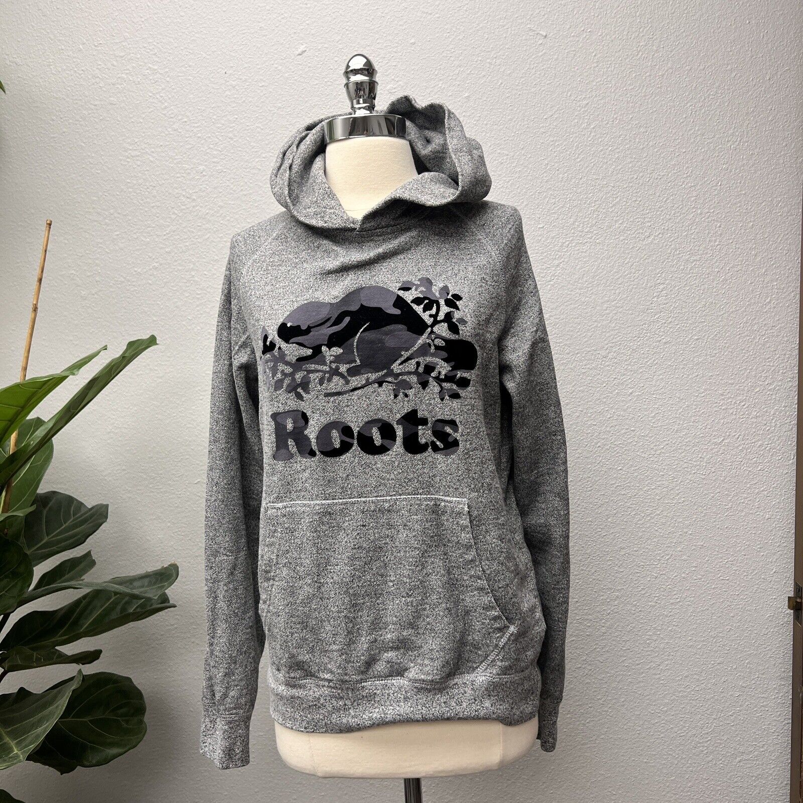 Roots Canada Size XS Pullover Hooded Kangaroo Pocket Sweatshirt Gray