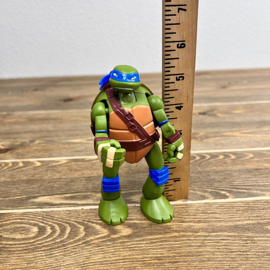 Teenage Mutant Ninja Turtles Mutations Pet To Ninja Leonardo Action Figure