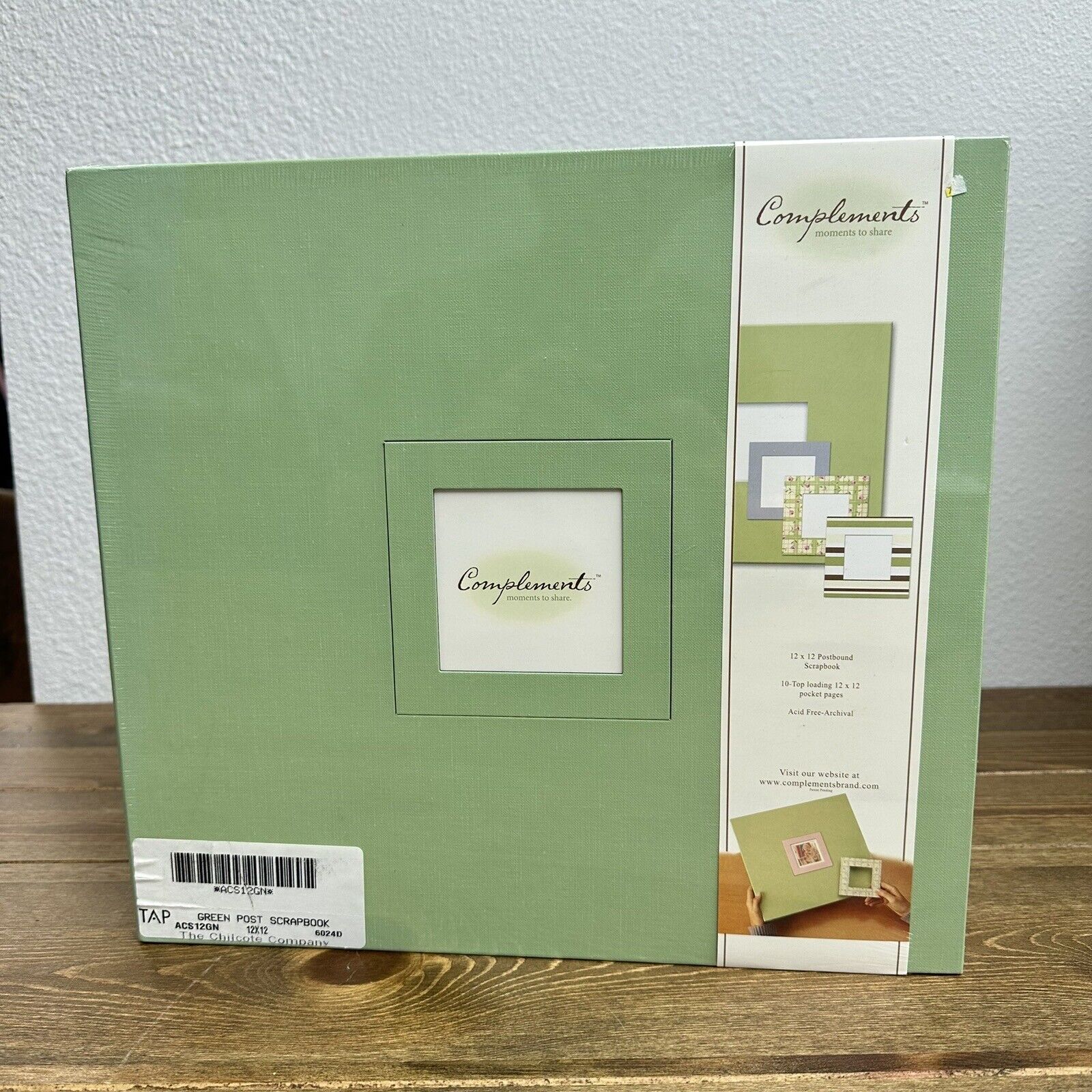 Scrapbook Complements Moments to Share Top Loading Postbound Green