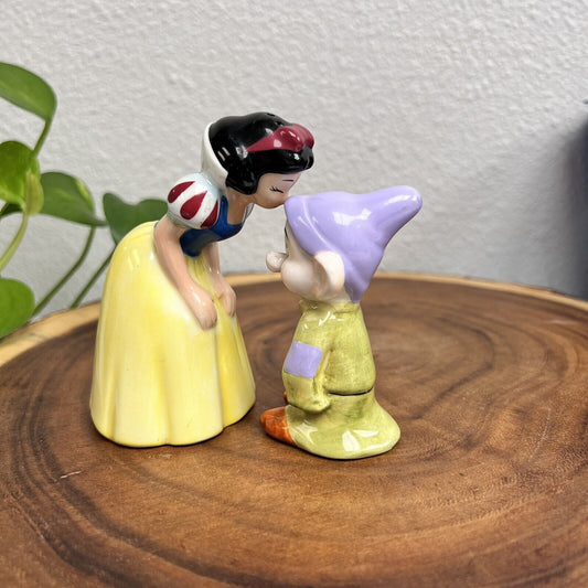 Disney Snow White and Dopey FIRST KISS Salt  Shaker