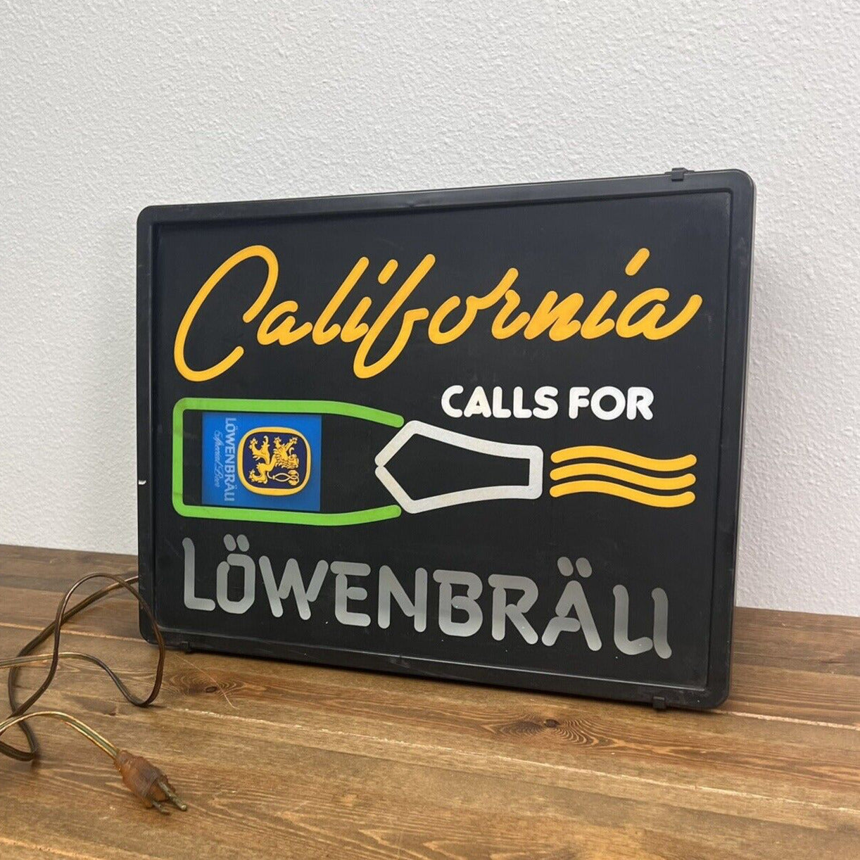 Vintage 1985 LOWENBRAU Imported Beer Light Up Sign