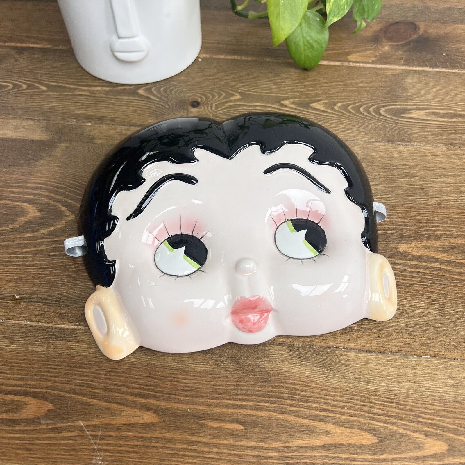 1985 Hand Painted Wall Mounted Vandor Betty Boop String Holder