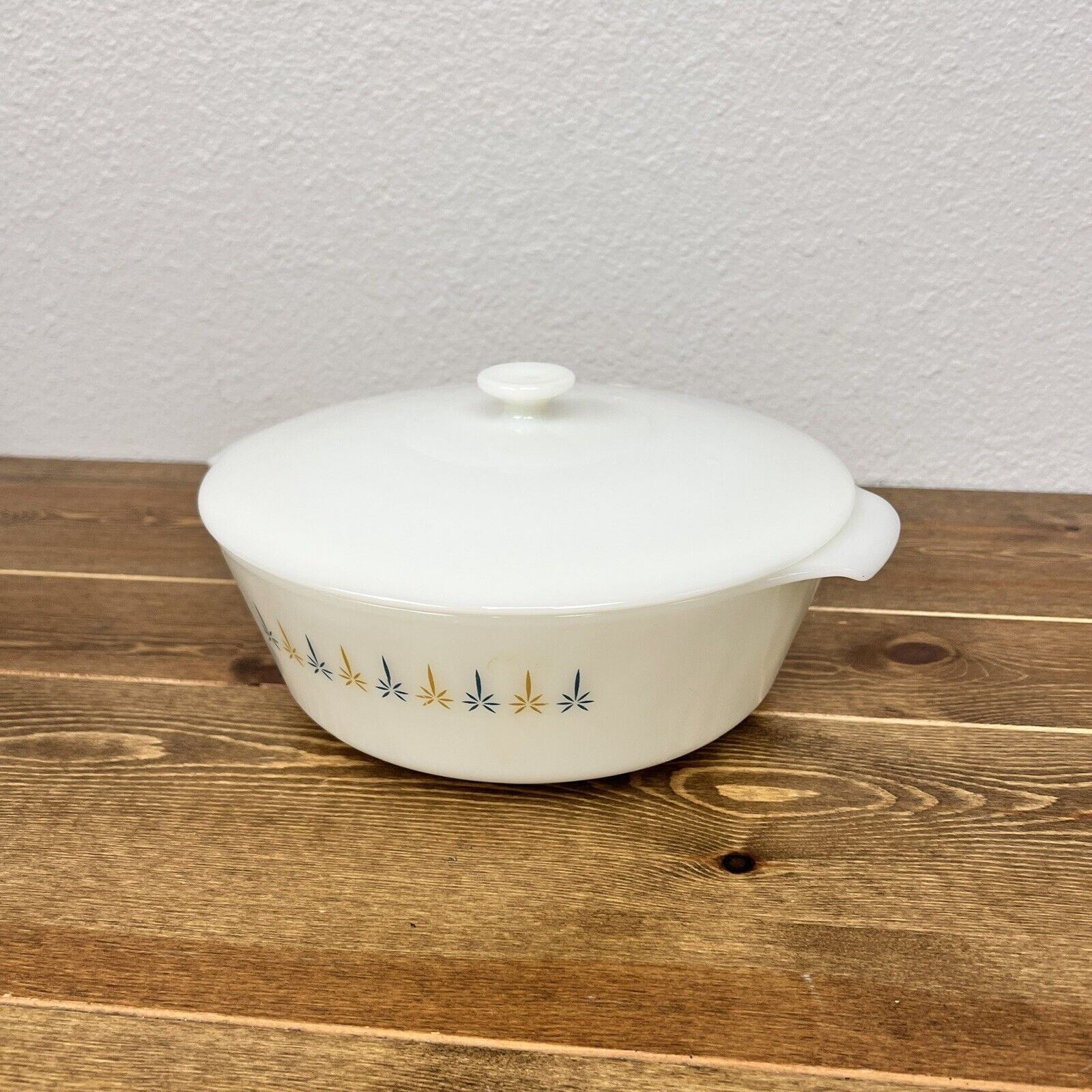 Anchor Hocking Fire-King Candle Glow 3 Qt Round Casserole 439