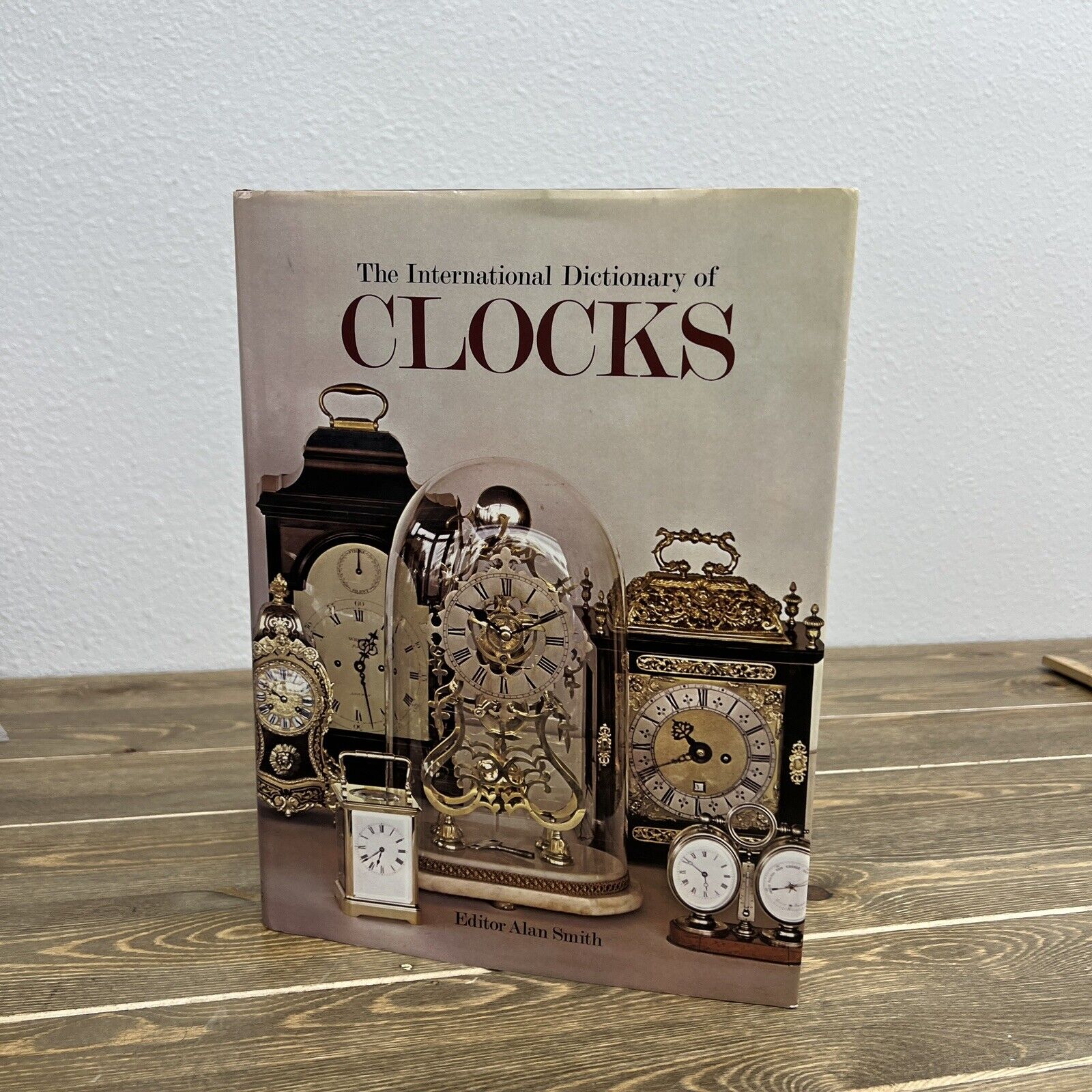Country Life International Dictionary of Clocks Alan Smith