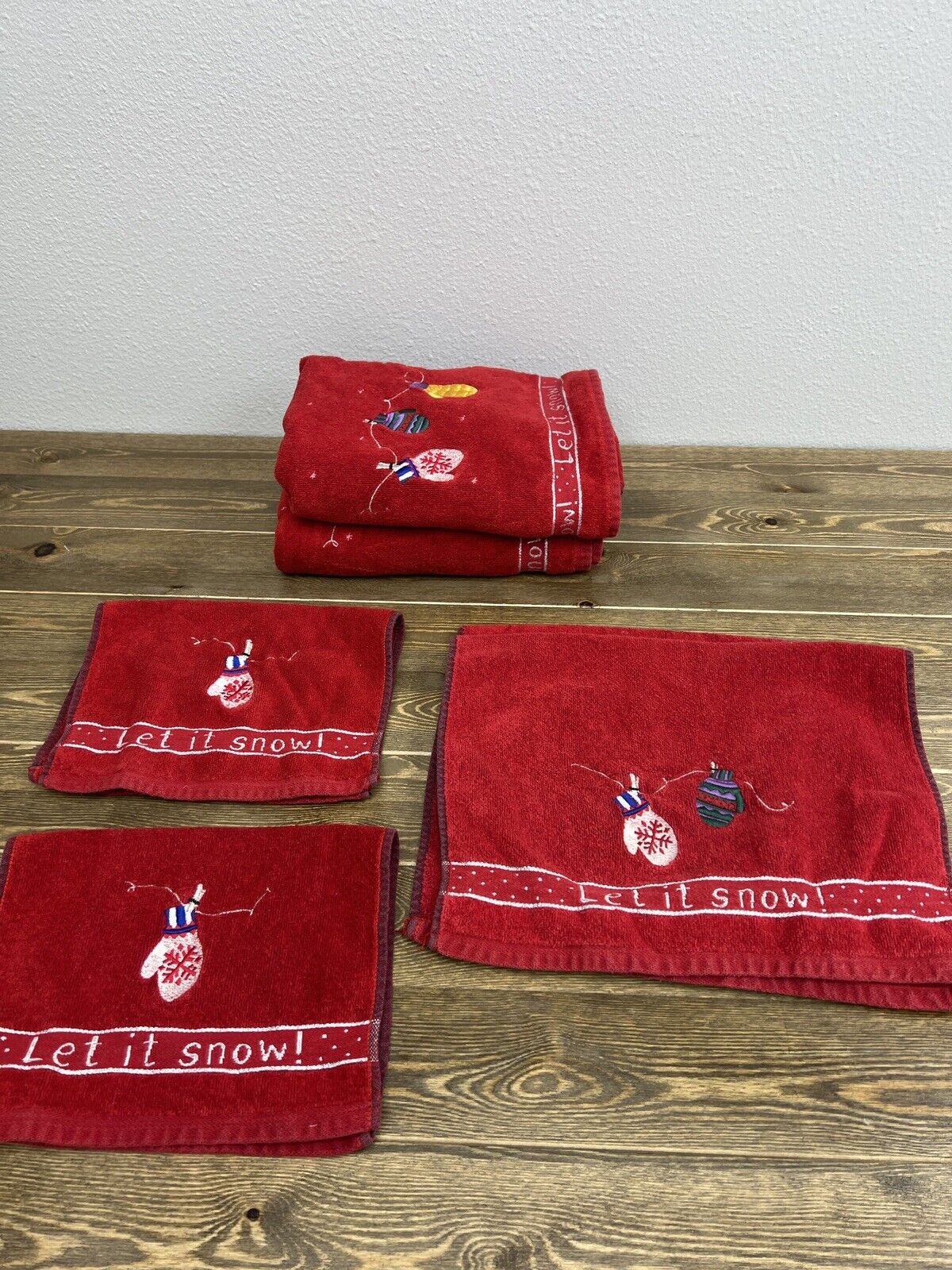 Christmas Embroidered Mittens Bath Hand Fingertip Red Towel Set  of 6 Made n USA