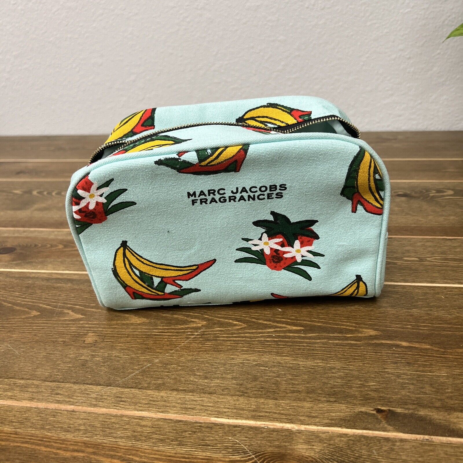 Marc Jacobs Makeup Bag Zipper Closure Aqua Blue With Bananas Heels Cotton