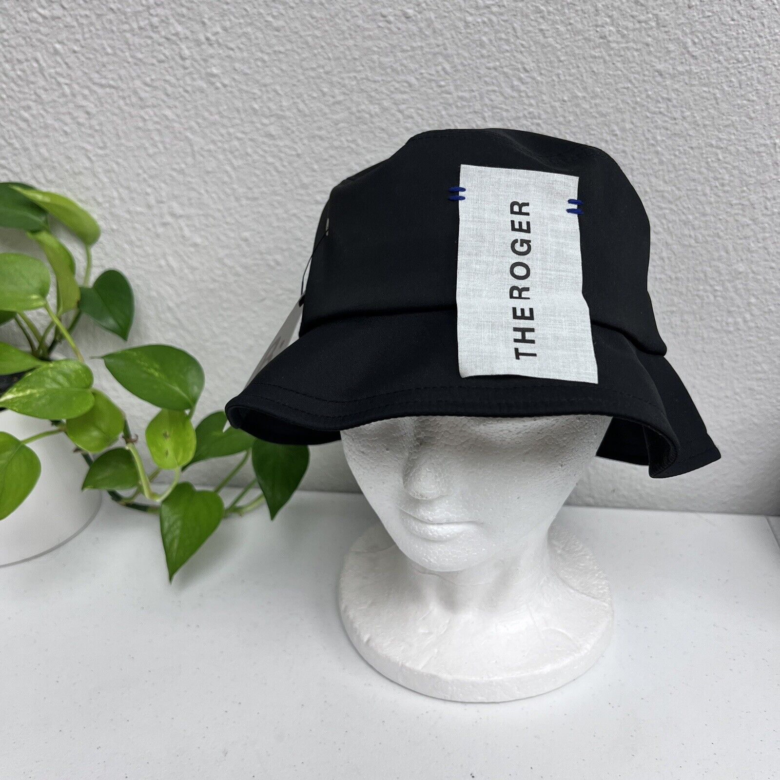 Black bucket hat “The Roger” Classic Flexifit