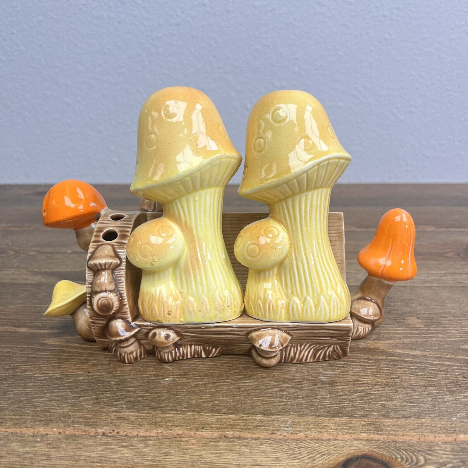 Vintage Mushroom Salt & Pepper Shakers With Trunk Vase Vintage