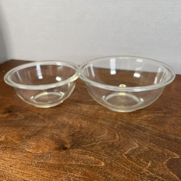 PYREX Set of 2 Clear Glass Mixing Bowls #322 #323 ~ 1 Qt.& 1.5 Qt.