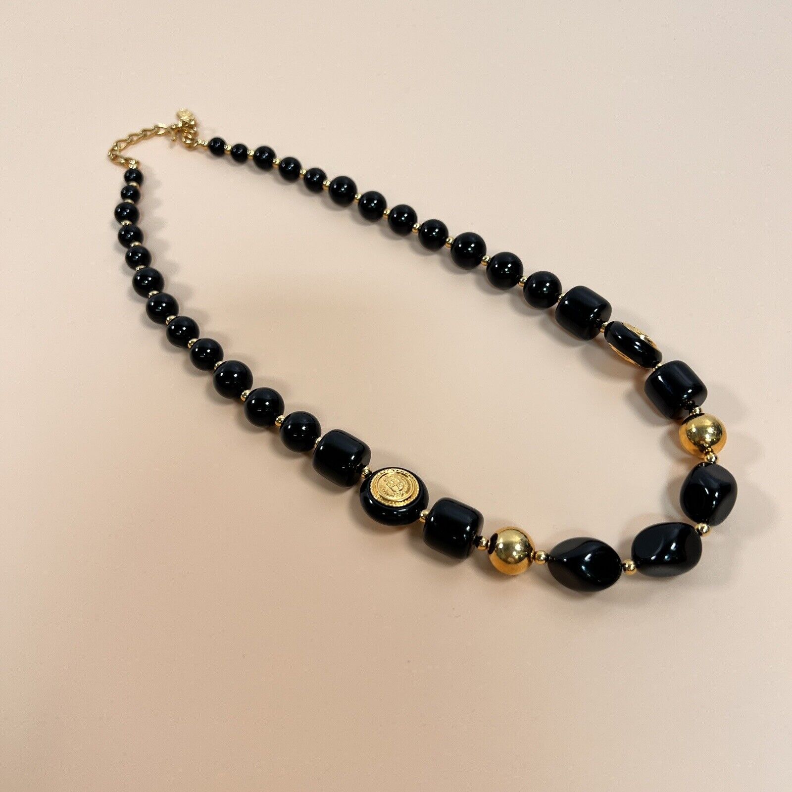 Liz Claiborne Signed Gold Crest Logo Graduated Black Lucite Beads Necklace