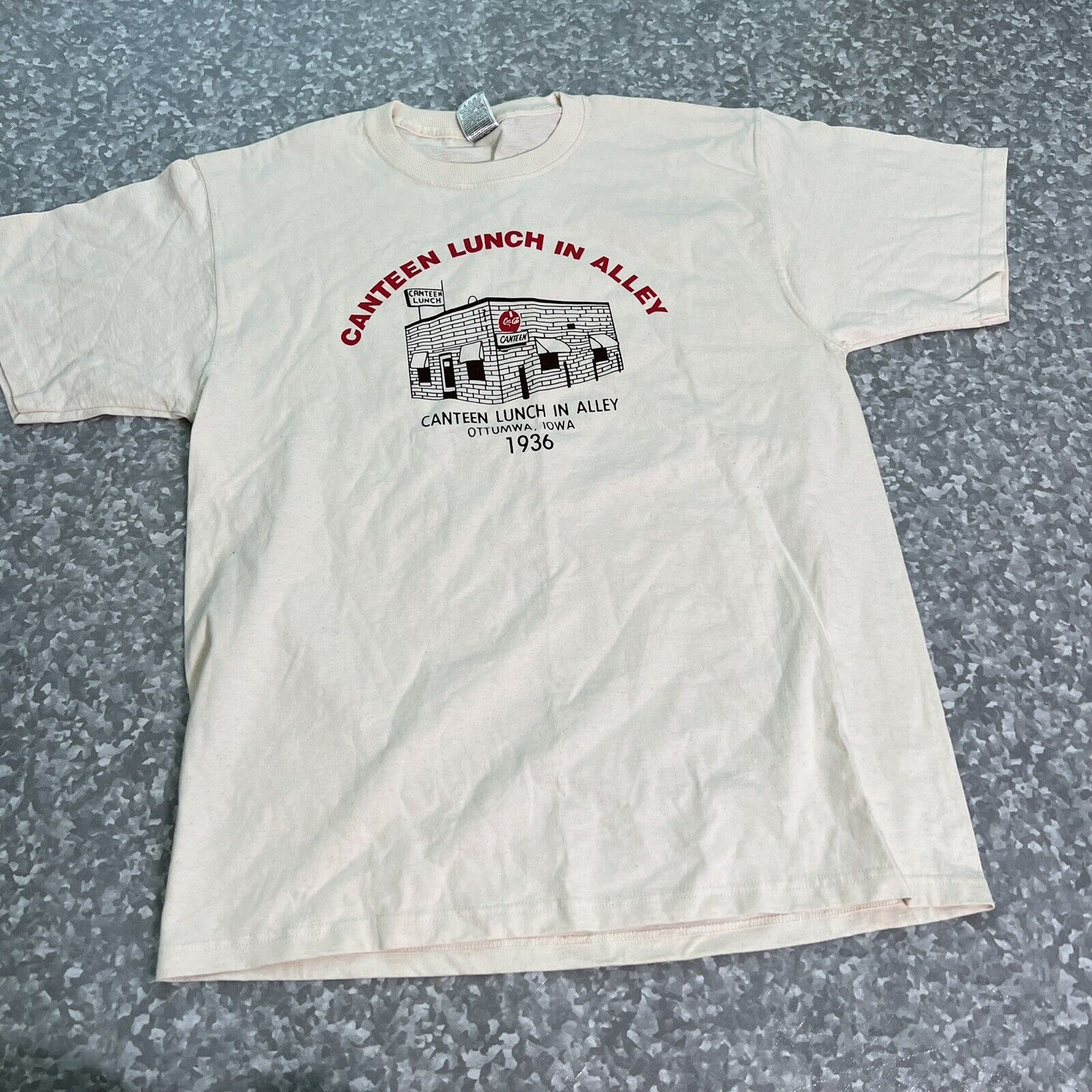 CANTEEN LUNCH IN ALLEY  Fruit Of The Loom T-Shirt Size Large