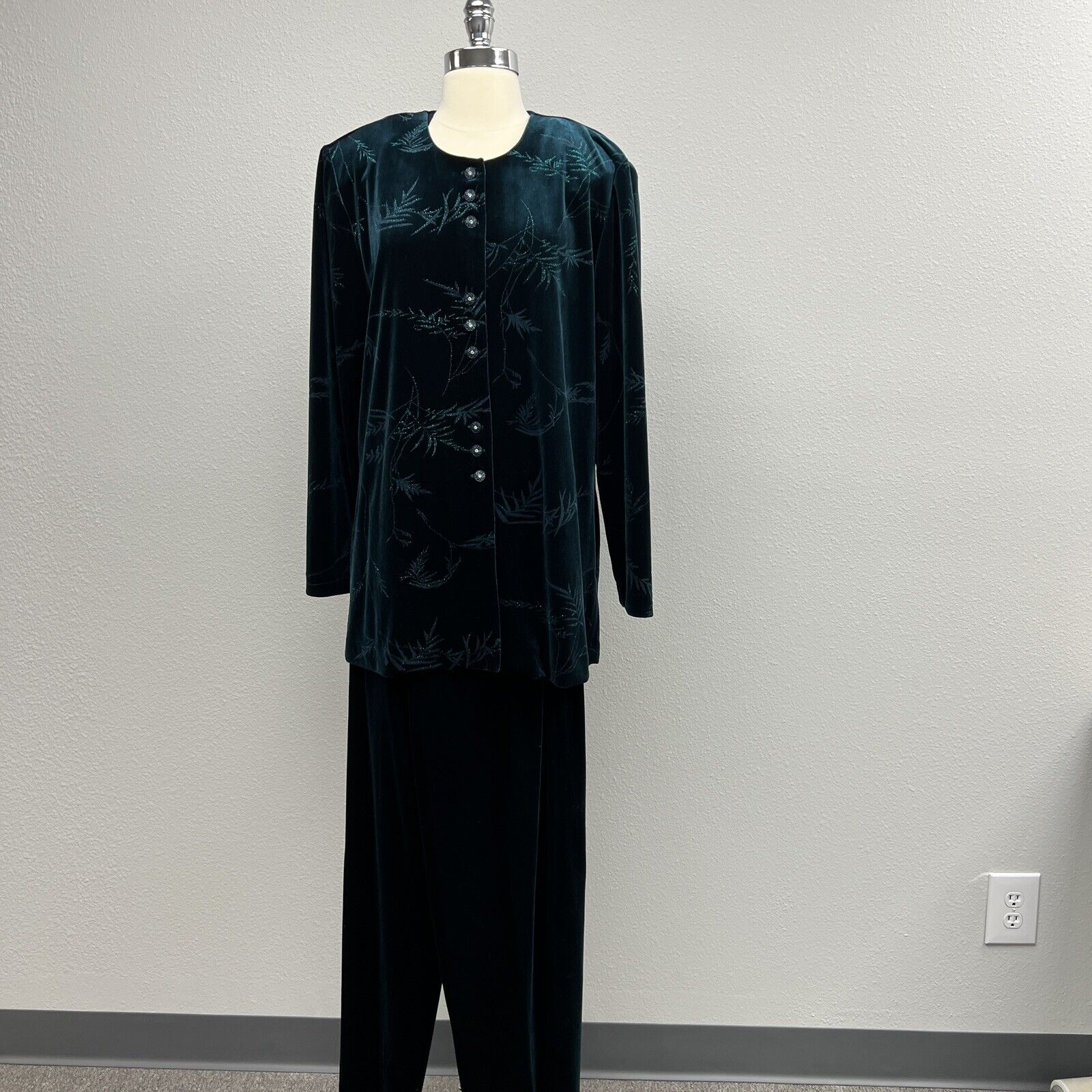 Vintage R&M Richards Velvet Sparkel 2 Pieces By  Karen Wong Dark Green Size 16