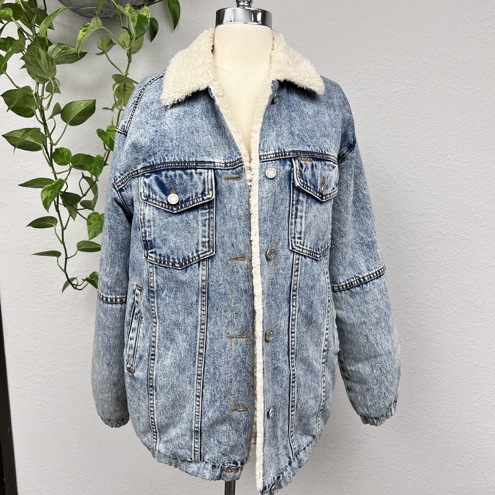 Detre Sherpa Lined Fleece Distressed Denim Trucker Jacket Sz M