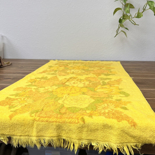 St. Mary’s VTG Bath Towel 70s Flower Power Yellow  Orange Green Floral Retro