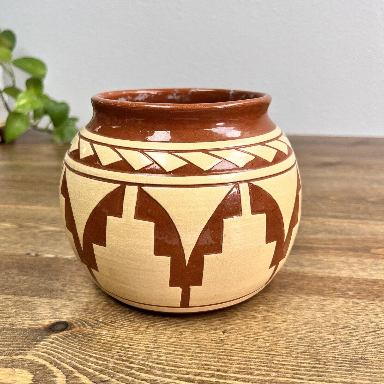 Vtg Pine Ridge Sioux Dakota Pottery Signed E. Irving Cream Reddish Brown Bowl