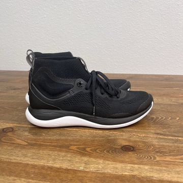 Lululemon 'Chargefeel 2 Mid' Black Shoe Size 7.5