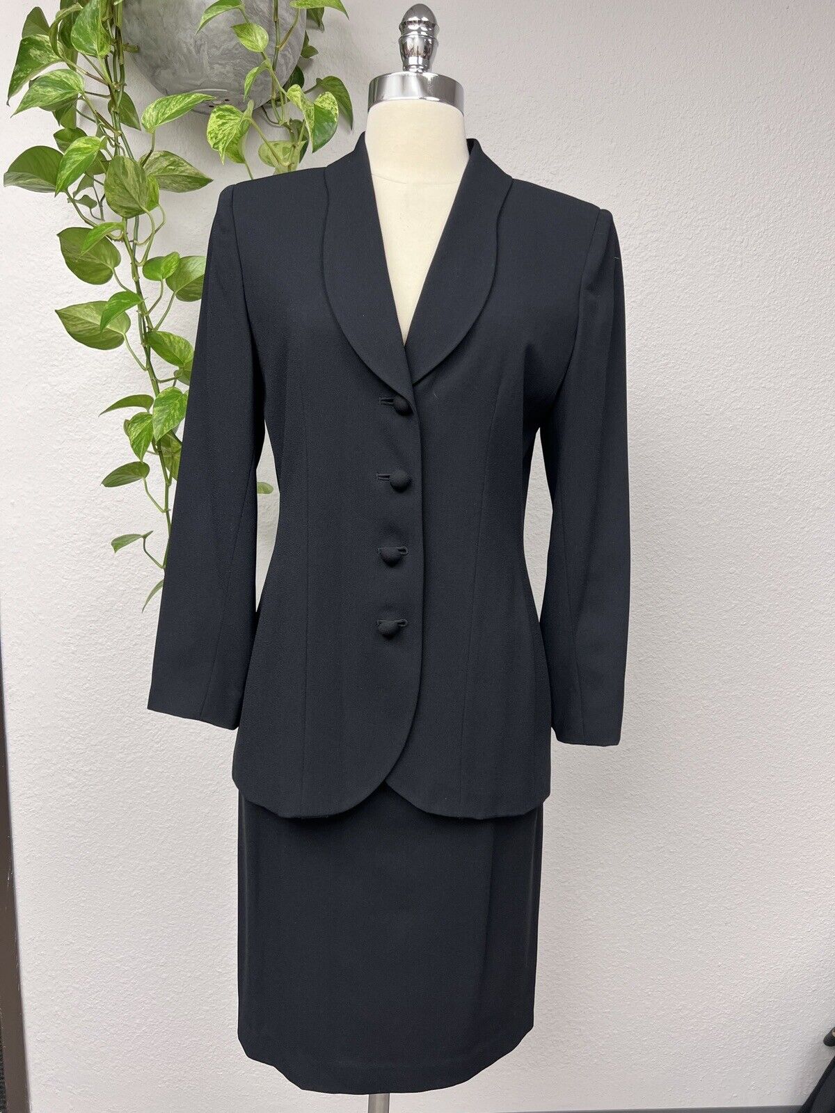 Jacqueline Ferrar black lined skirt and four button blazer size 6 P