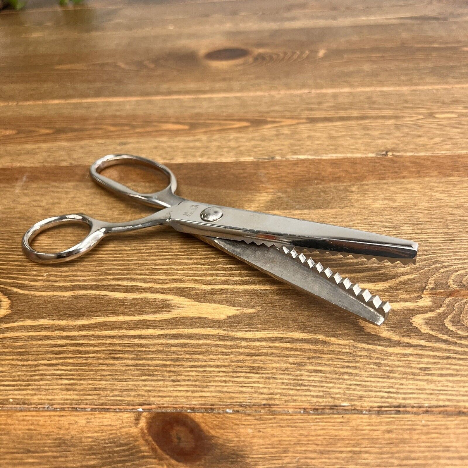 Vintage Hoffritz Pinking Shears Scissors "M" Italy