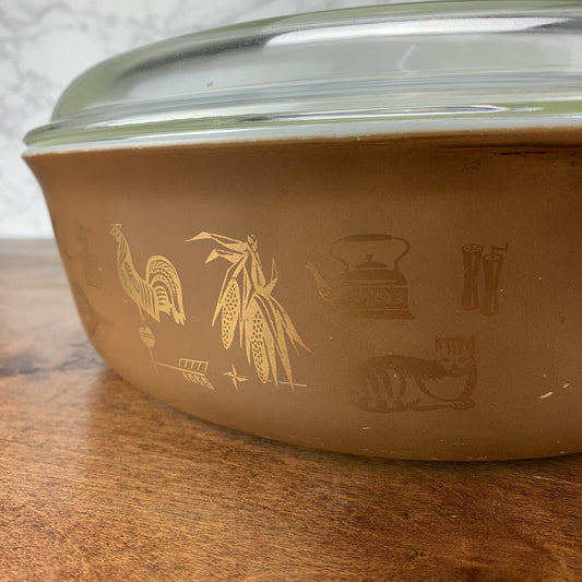 Pyrex 2 1/2 qt Casserole with Lid Early American Pattern Brown Gold