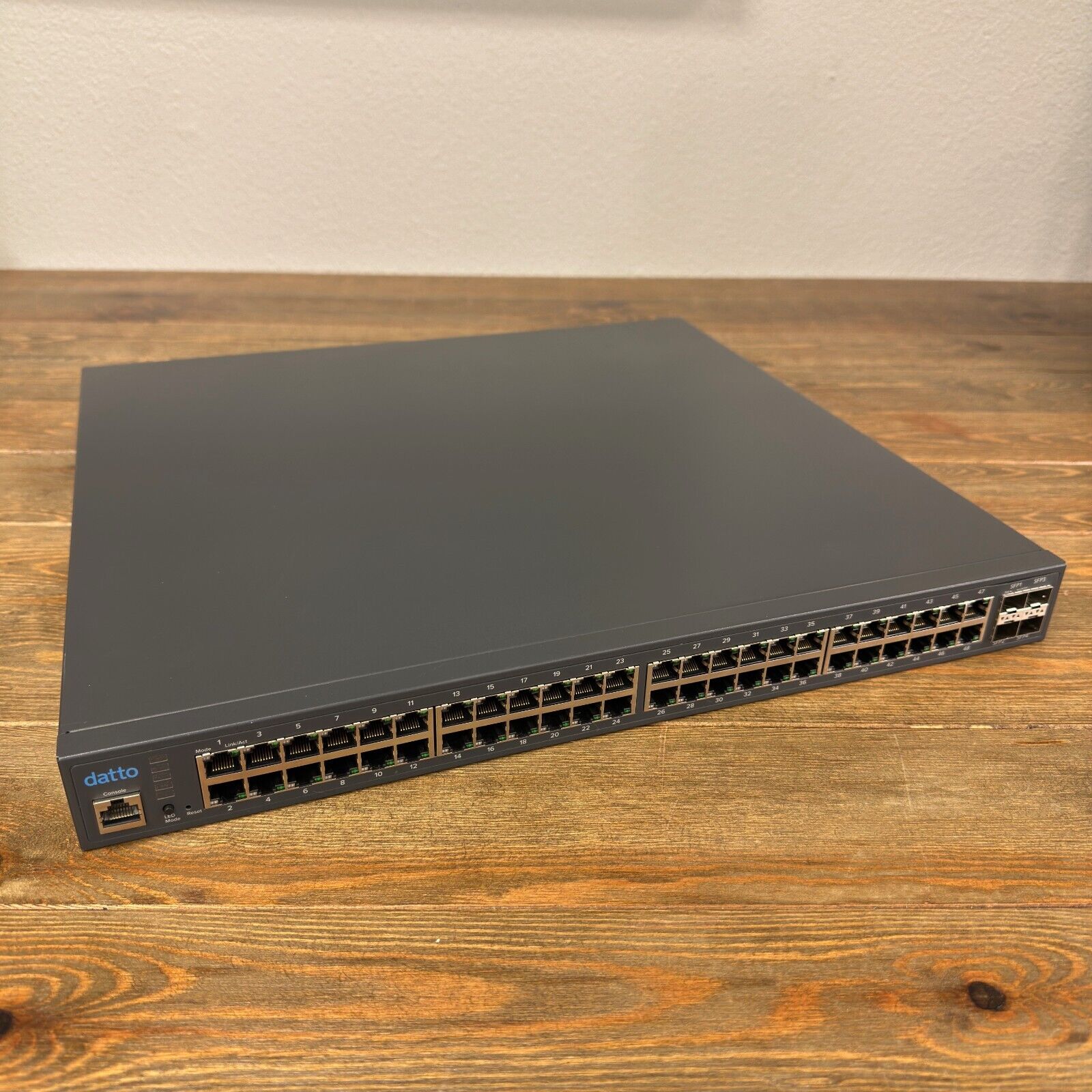 Datto 48-Port Gigabit PoE+ Cloud Managed L2 Switch with 4 Dual-Speed SFP E48