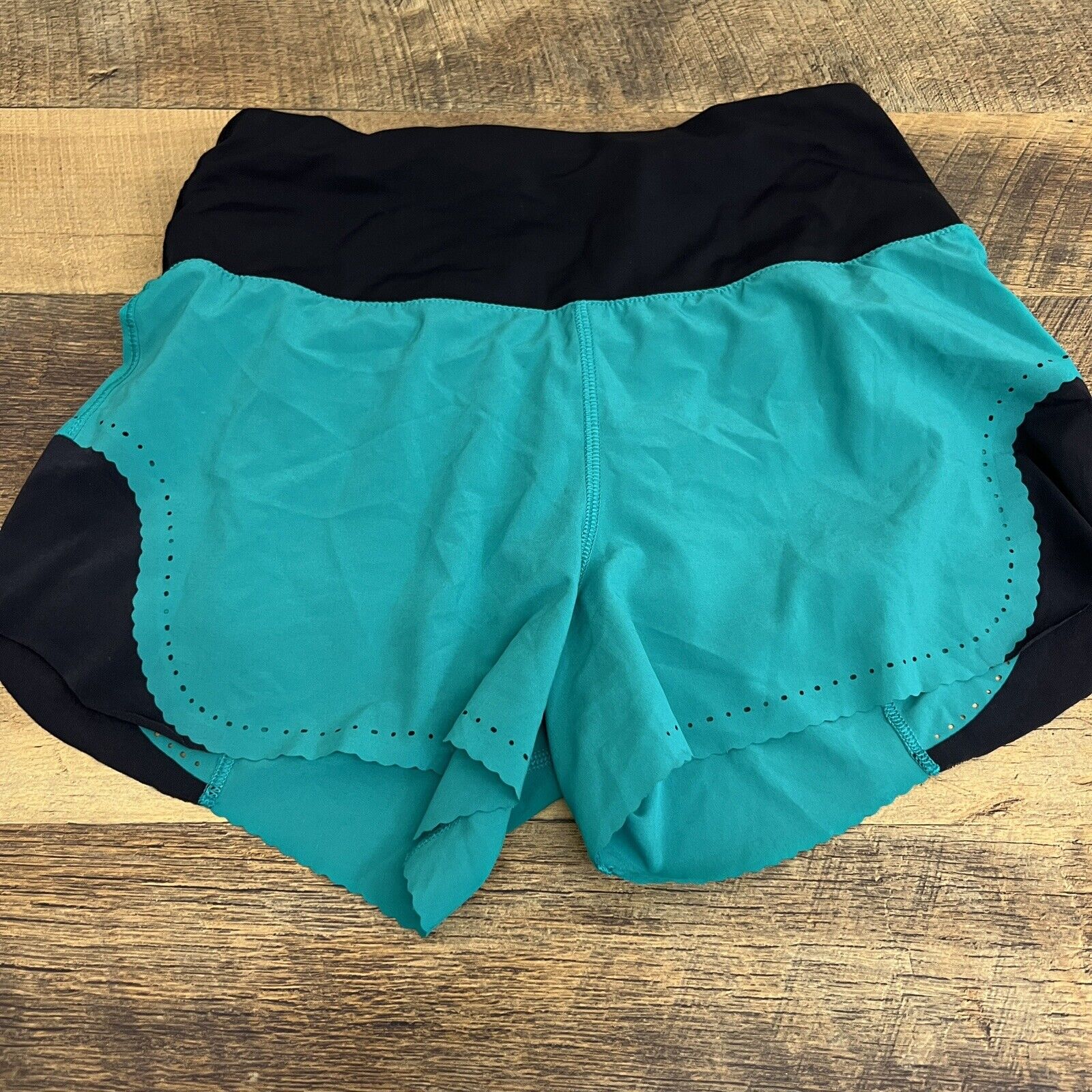 Lululemon Smooth Stride Short Viridian Green / Black Size 2