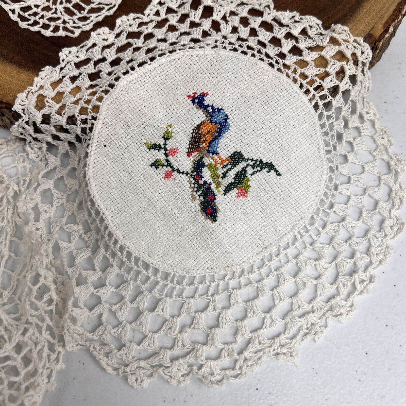 Vintage Doilies Needlepoint Peacocks Birds White Blue Red Circles Set Of 7