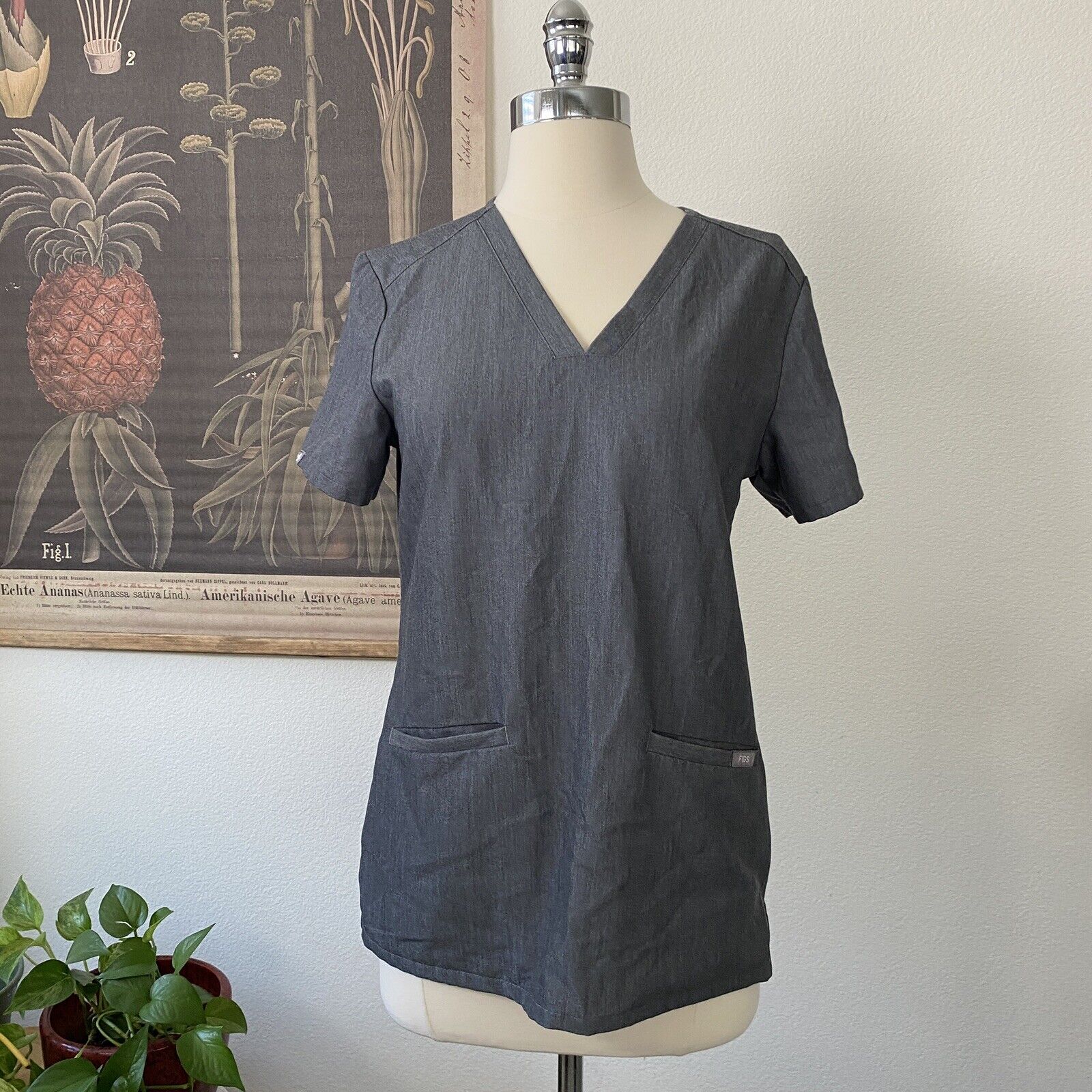 Figs Technical Collection Womans Scrub Top Short Sleeve Gray XS