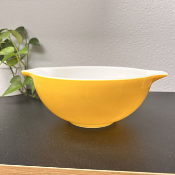 Vintage Pyrex 443 Daisy Yellow Cinderella Bowl 1 1/2 Quart