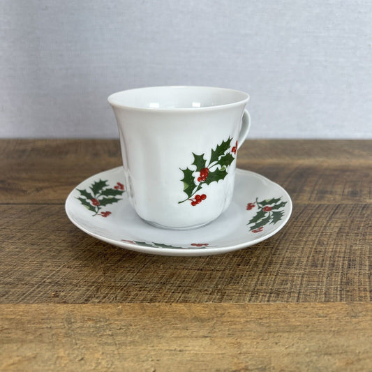 Apulum Porcelain Holly Berries Christmas Tree Tea Cup & Saucer