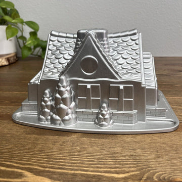 Nordic Ware Gingerbread House Christmas Cottage Cake Mold Bundt Pan 9 Cups 2.1L