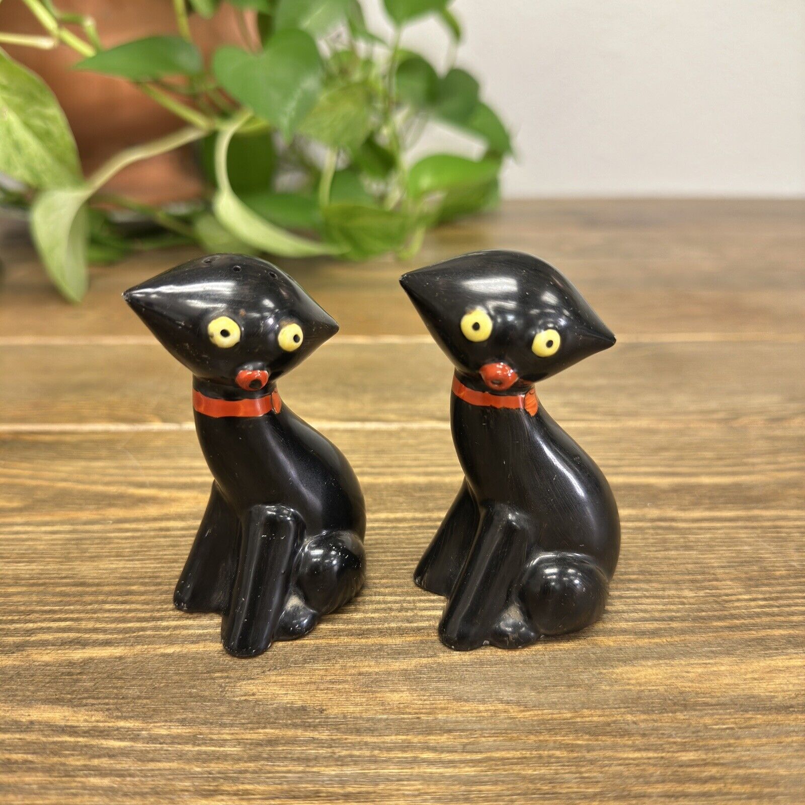 Rare CATS MCM Black Ceramic Salt Pepper Set Vintage Japan football shaped heads