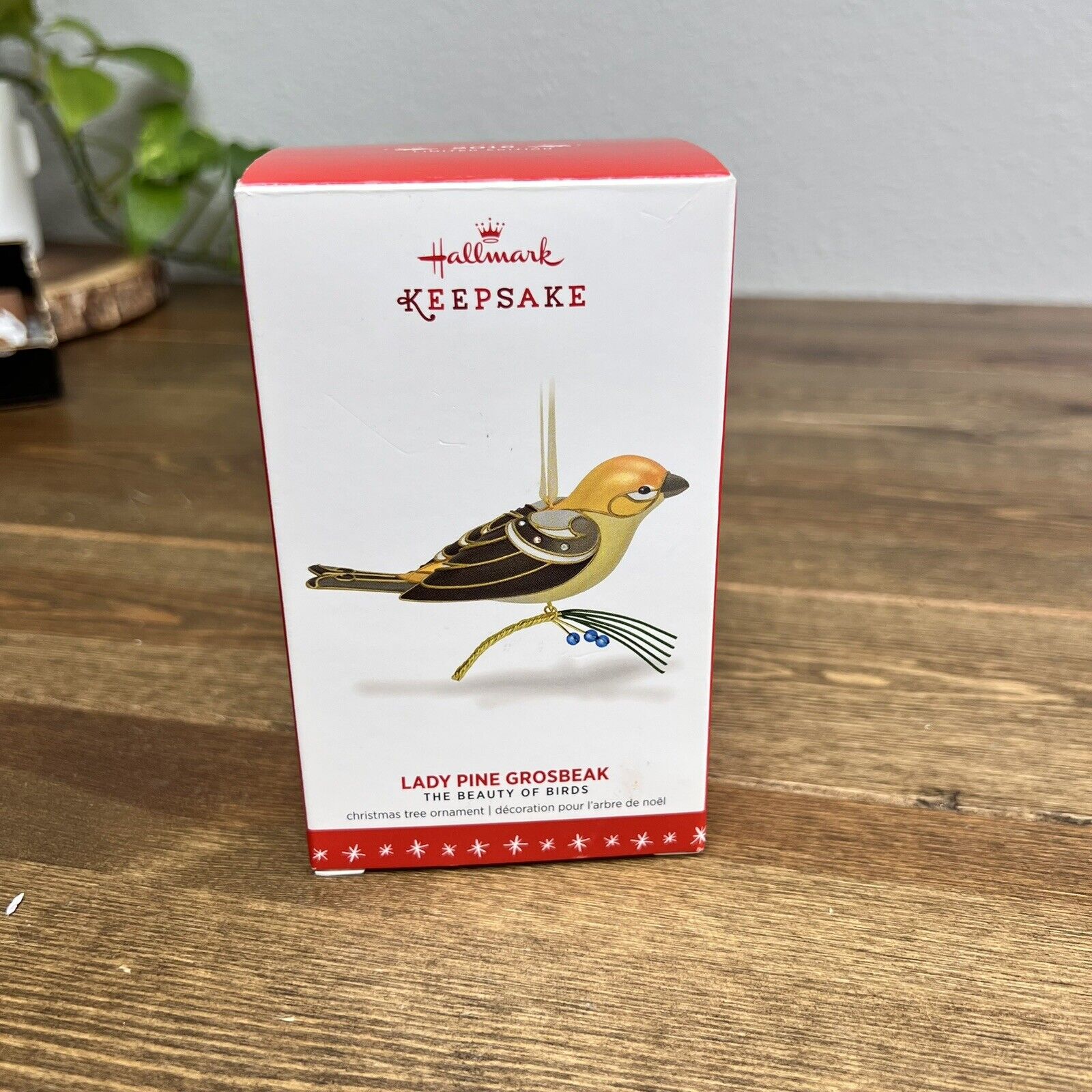 2016 Hallmark Keepsake Ornament Lady Pine Grosbeak Beauty Birds 12th