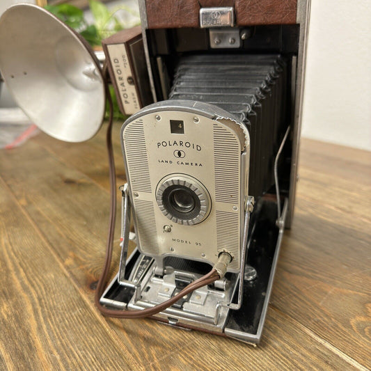 Vintage 1940s Polaroid Land Camera Model 95 with Bulb Flash 200