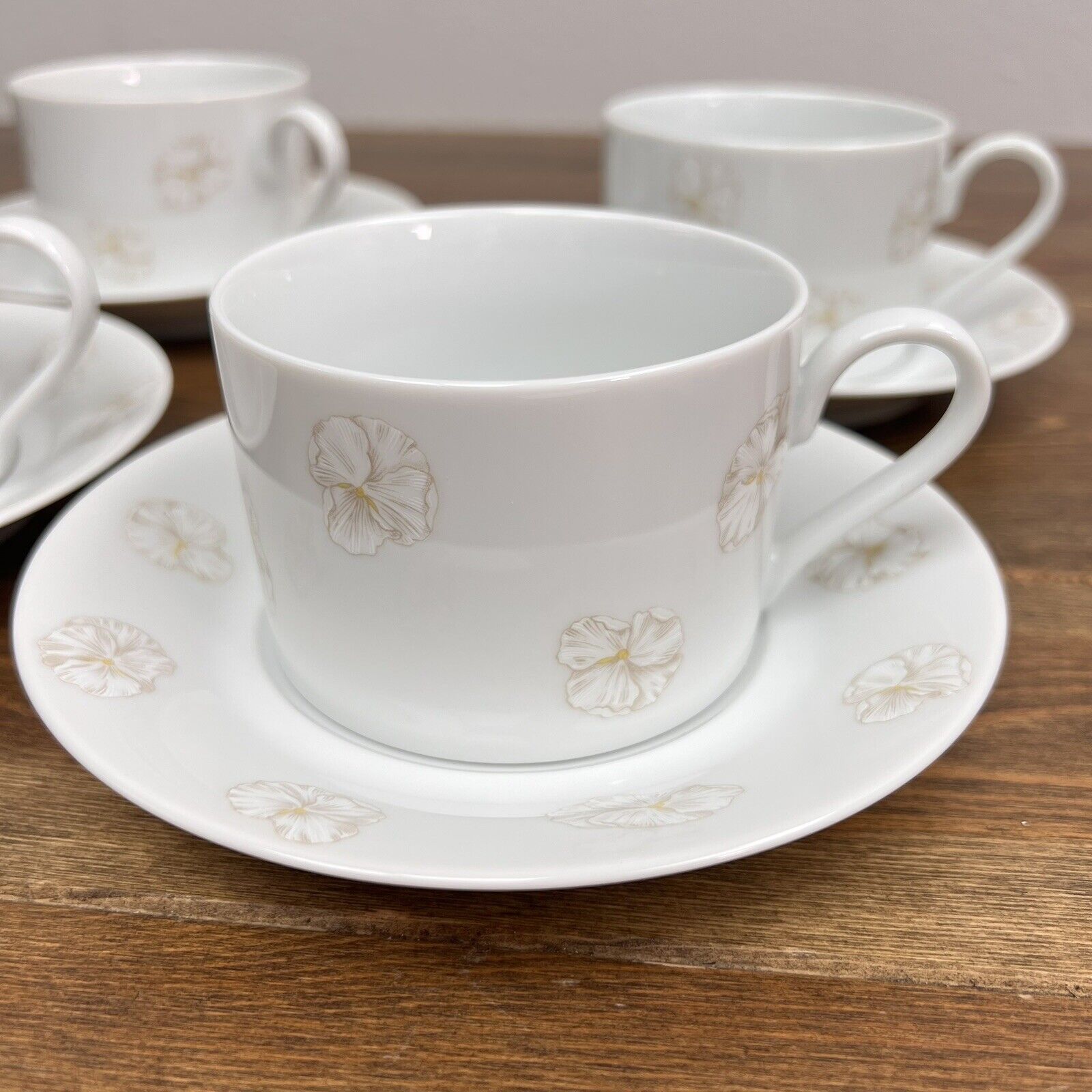 Elegant Mikasa White / Ivory  Fine China Cup & Saucer Set Of 4