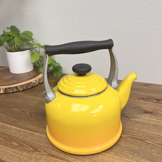 Le Creuset Yellow Ombré Tea Kettle Pot Whistling 2.2 Quarts Enamel READ