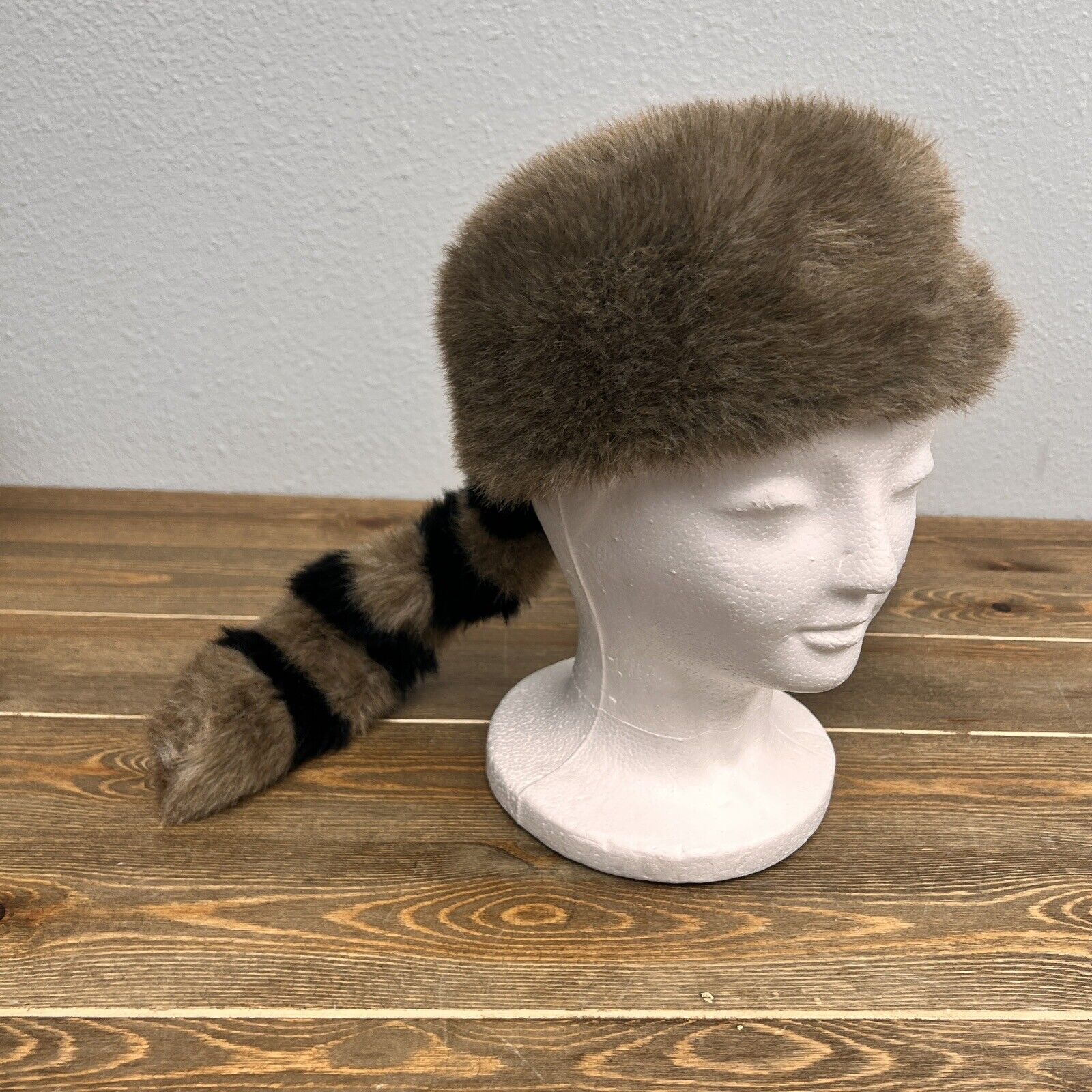 Disneyland Resort Walt Disney Davy Crockett Raccoon Tail Hat One Size Youth