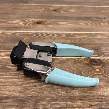 We R Memory Keepers CROP-A-DILE Corner Chomper 1/4" & 1/2" aqua handle