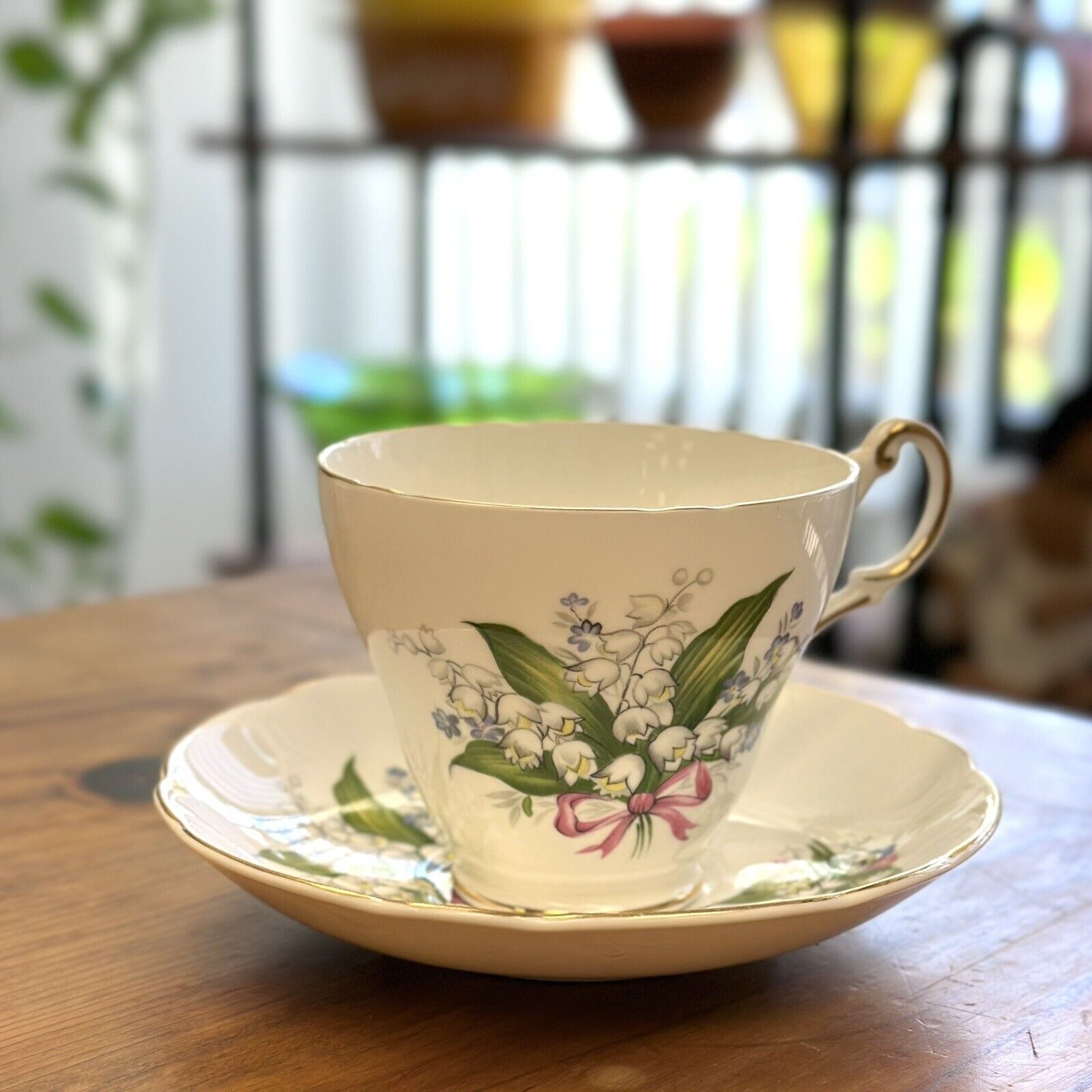 English Fine Bone China Regency Cup & Saucer Pink & White Flowers Green Leaves