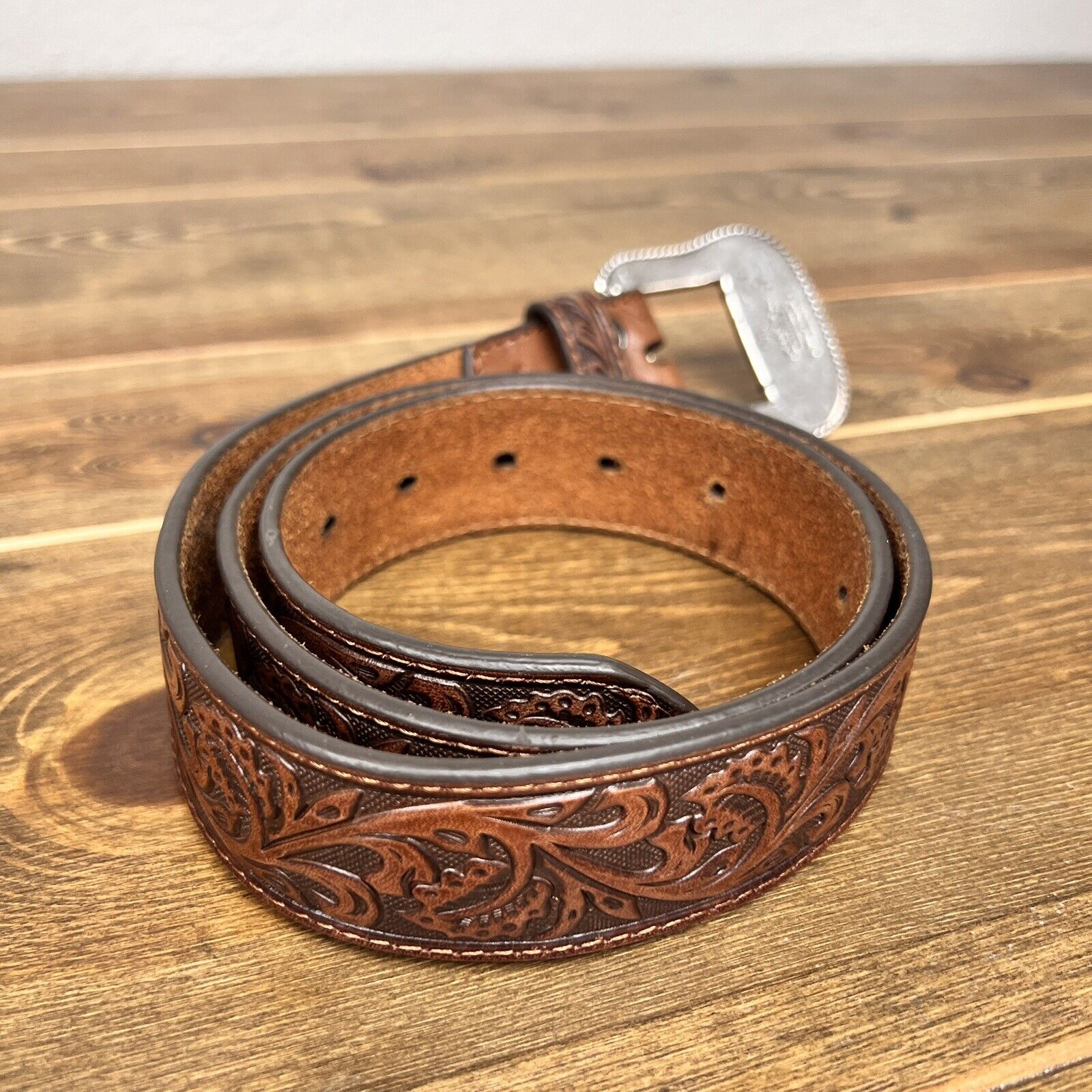 ARIAT Limited Edition Distressed Leather Belt ENGRAVED BUCKLE SZ M A10006957