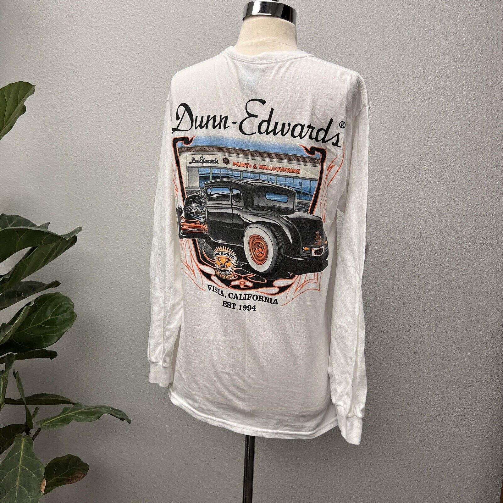 DUNN-EDWARDS PAINTS White Gildan t-shirt size M Vista California