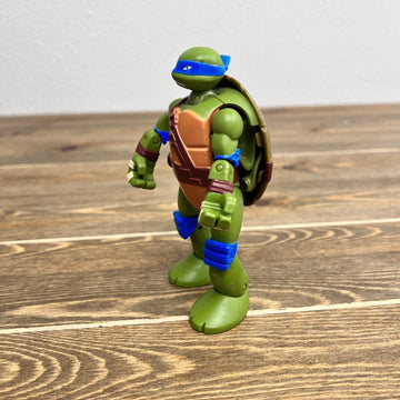 Teenage Mutant Ninja Turtles Mutations Pet To Ninja Leonardo Action Figure