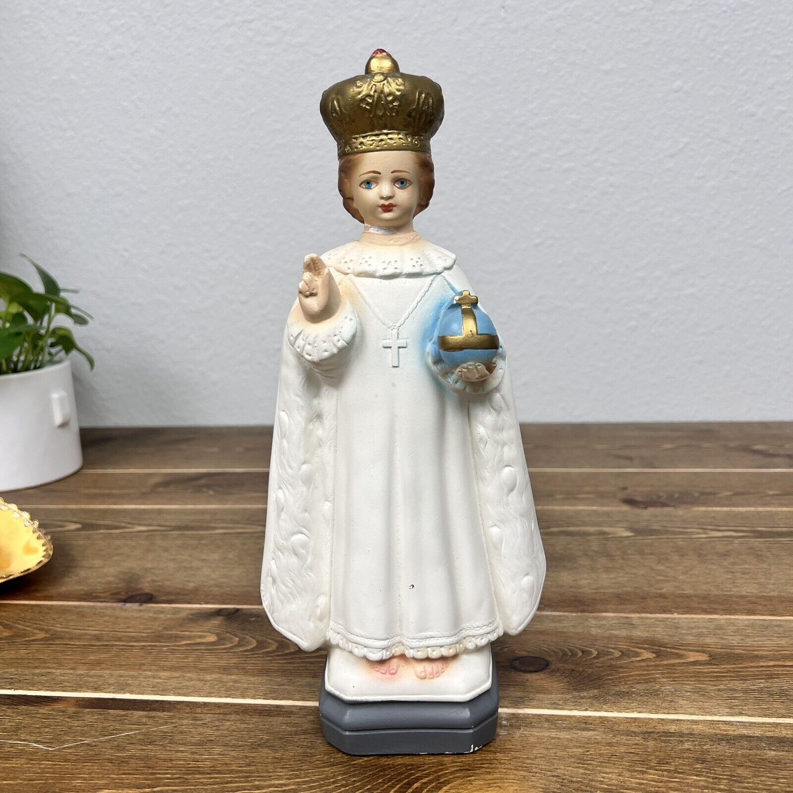 VTG JESUS INFANT Of PRAGUE Chalk Ware Religious Statue Gold Lace Vestments 12”