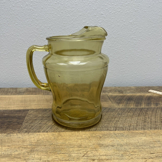 VTG MID CENTURY Yellowish Amber GLASS Water Tea Pitcher Eames Era Ice Lip