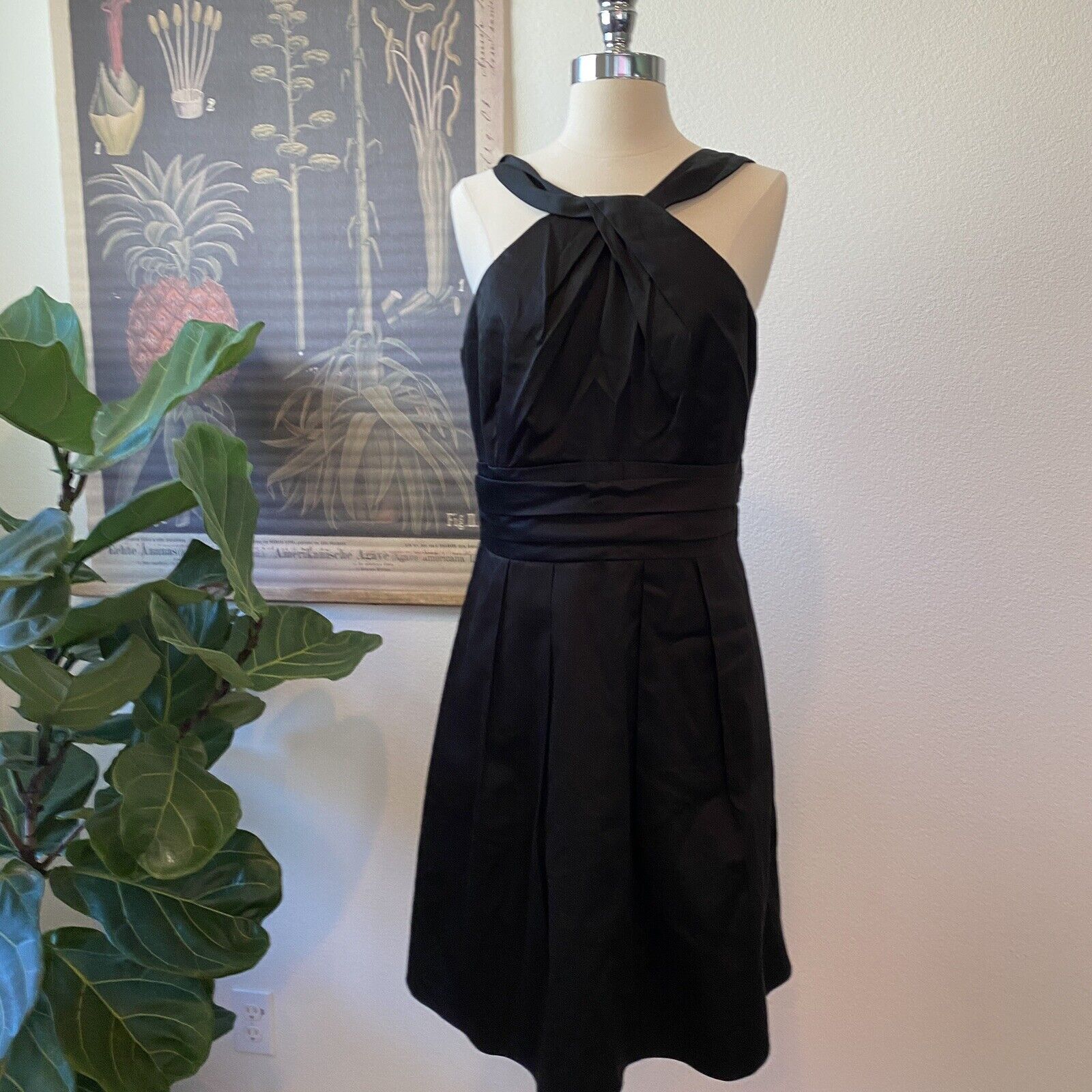 Cute ‘David's Bridal’ Size 10 Black Sleeveless Party Cocktail Dress Retails $139